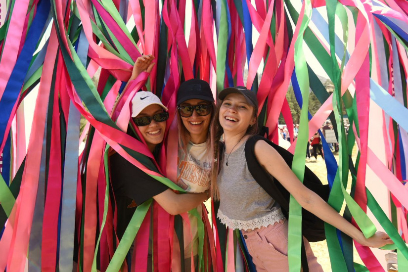 фотозона с лентами_Сергей Богомолов.jpg