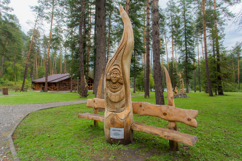 деревянная композиция Катунь в парк-отеле Подгорица_Валерий Степанюк.jpg