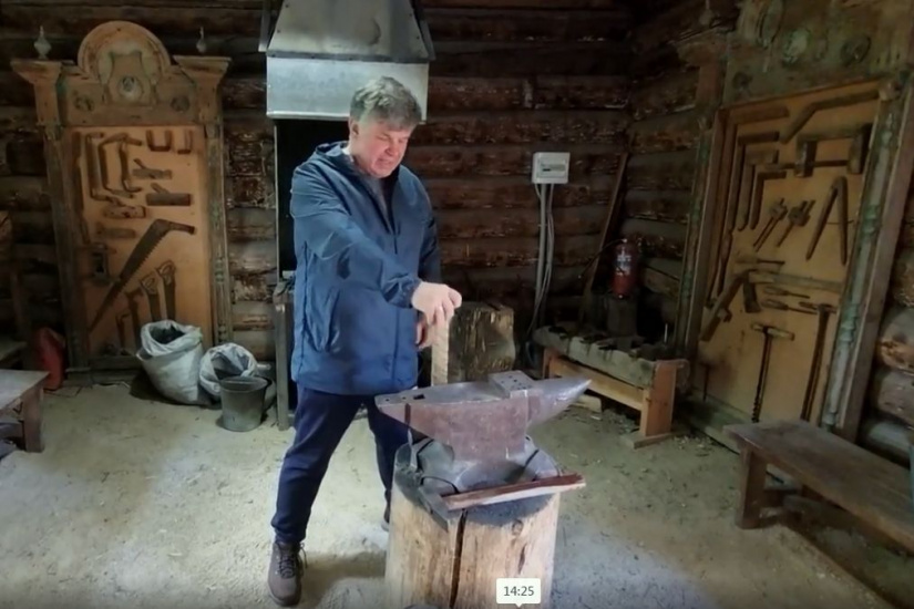 ведущий проекта Вас зовет Россия в музее кузнечного дела на Белокурихе Горной_russian-trip.irlc.msu.ru.jpg