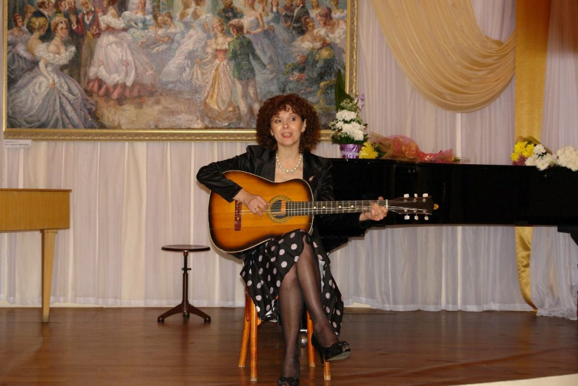 Галина Зорина в ГМИЛИКА_фото из личного архива.jpg