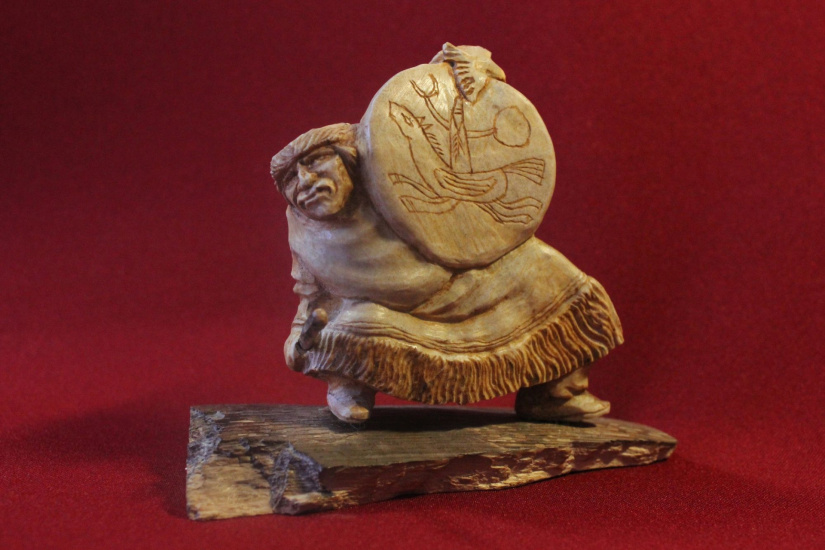 резная скульптура выставкиДревние миры Сибири_altaimagnet.jpg