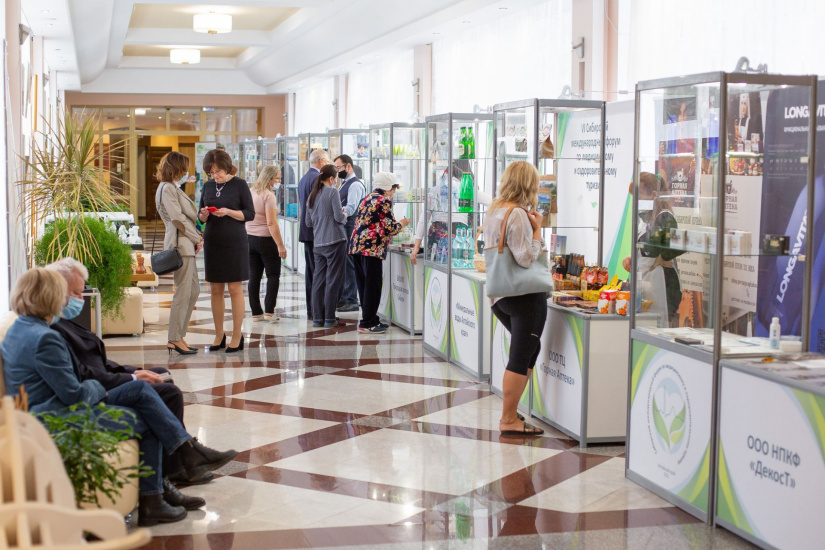 выставка оздоровительной продукции на Сибмедфоруме-2021_Всеволод Клещев.jpg