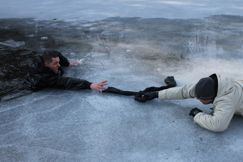 спасение провалившегося под лед_ugochs22.jpg