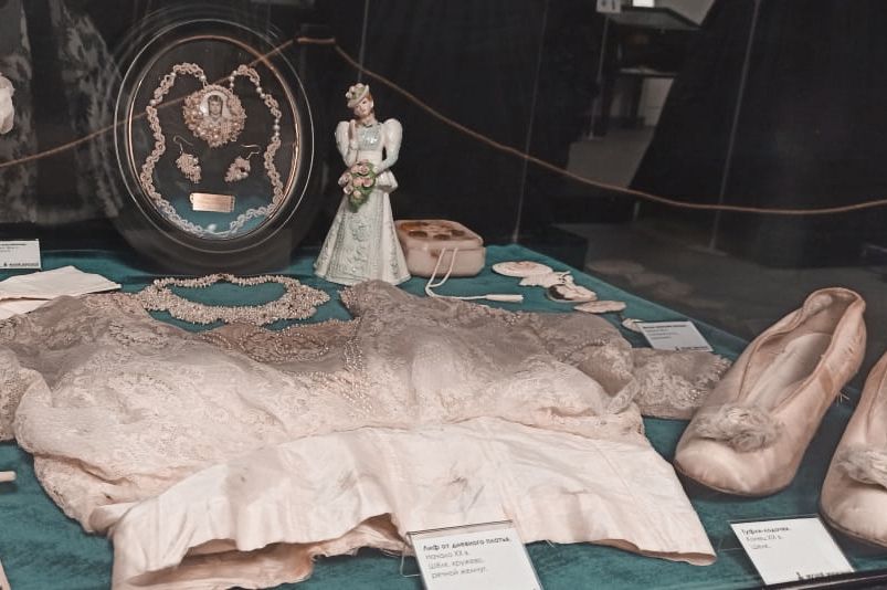 экспонаты выставки Красивые люди. Мода и стиль XIX века_museumgorod.jpg