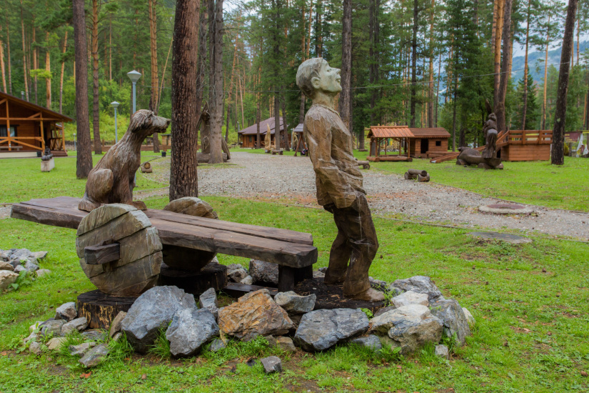 _парк деревянных скульптур в парк-отеле Подгорица_Валерий Степанюк.jpg