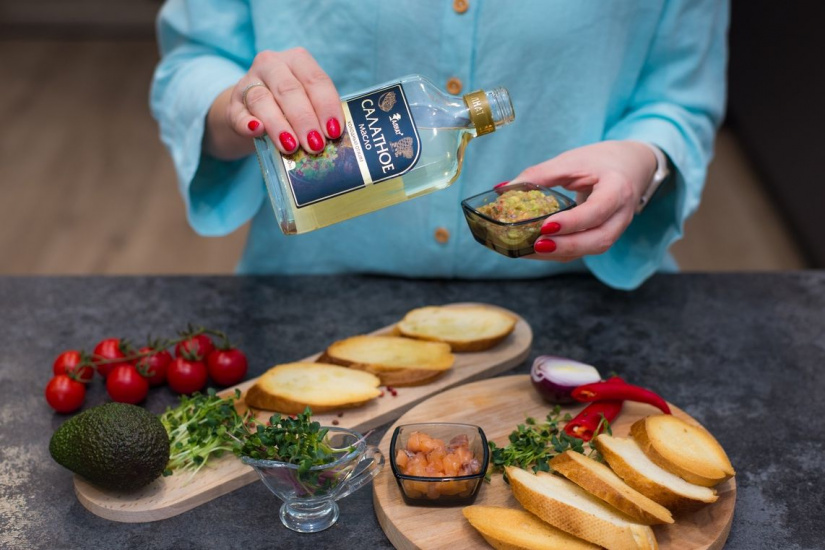 заправка салата маслом компании Ореховый Алтай_altaioil22.jpg