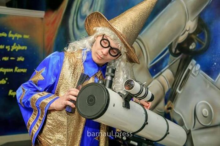 телескоп в фойе Барнаульского планетария_Михаил Полубедов_barnaul.press.jpg