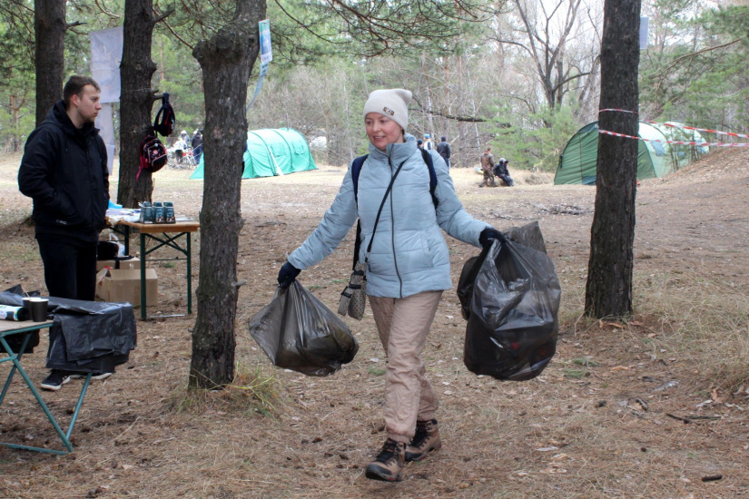 сбор мусора на площадке фестиваля ТВТ на Барнаулке_adimtur_ecology.jpg