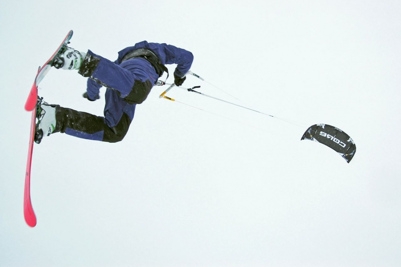 прыжки над лентой на соревнованиях Сибирский Сусанин-2021_zov_vetra.jpg