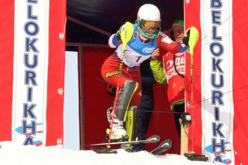 старт участницы горнолыжного слалома в Белокурихе_Александр Черный_belokurikha_info.jpg