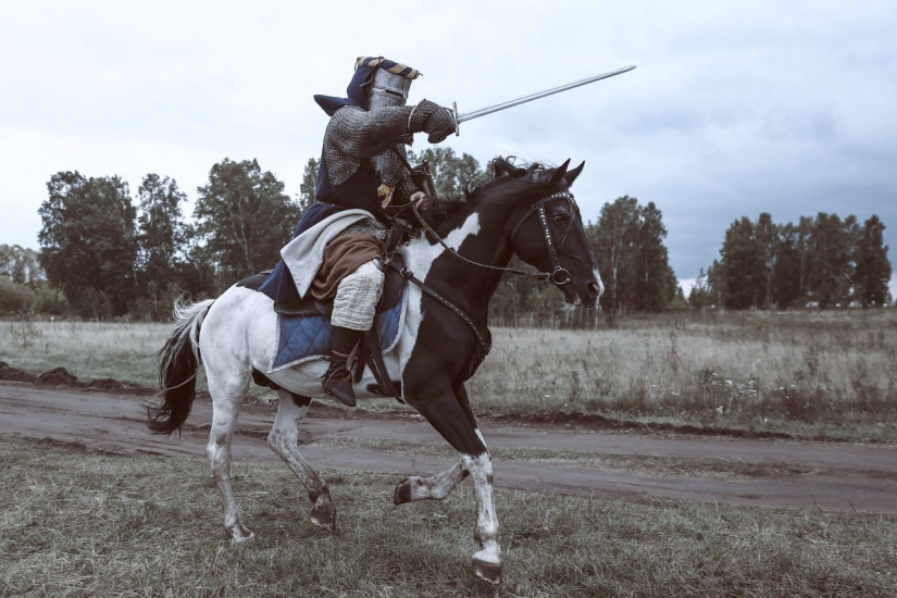 сражение конников на фестивале Белоярская крепость-2020_beloyarskaya.krepost.jpg
