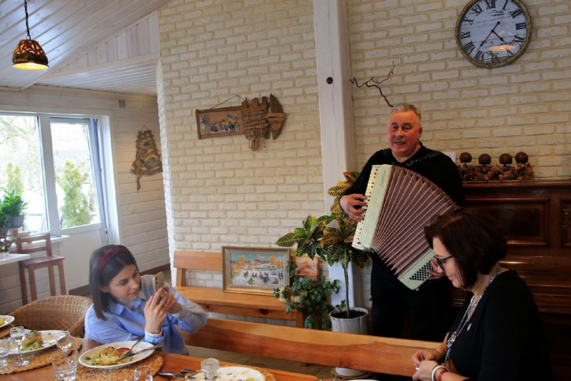 застолье на агроусадьбе Ганка_Мария Мерлушкина.jpg