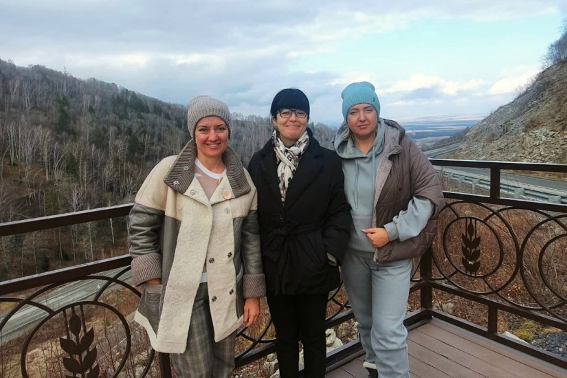 представители новосибирского Центра Живая земля на серпантине Белокурихе Горной_seloturizmnso.jpg