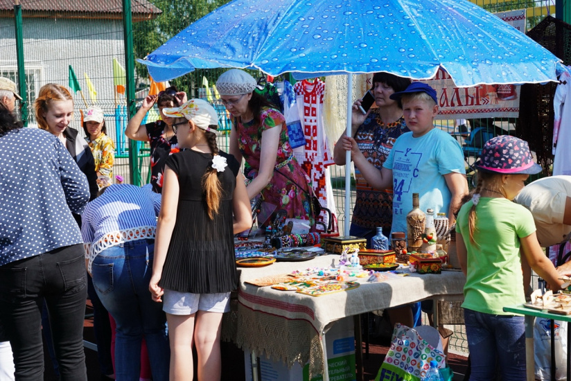 ярмарка на фестивале спортивных забав Ивана Сусанина_laptarebr.jpg