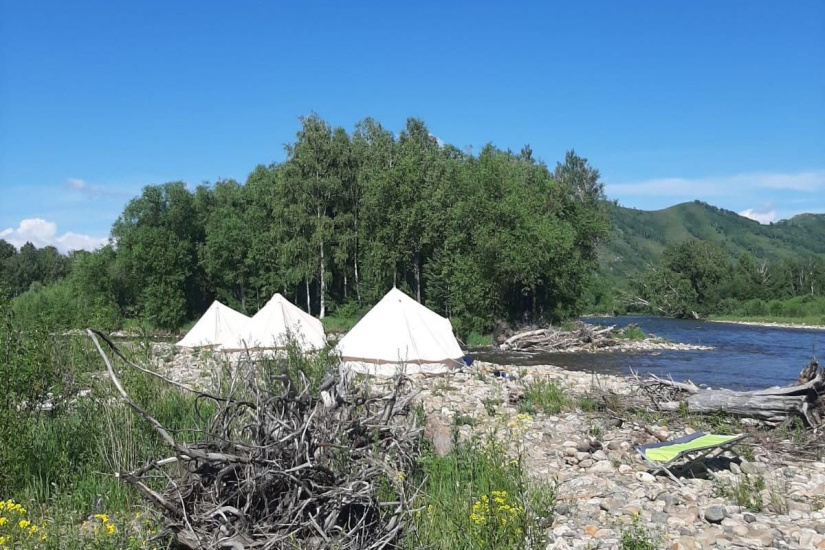 экспедиционный лагерь на реке Иня_Марина Танкова.jpg