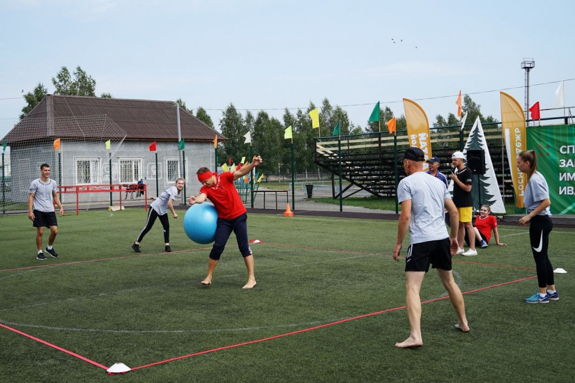 игра в вышибалу на фестивале спортивных забав Ивана Сусанина_laptarebr.jpg
