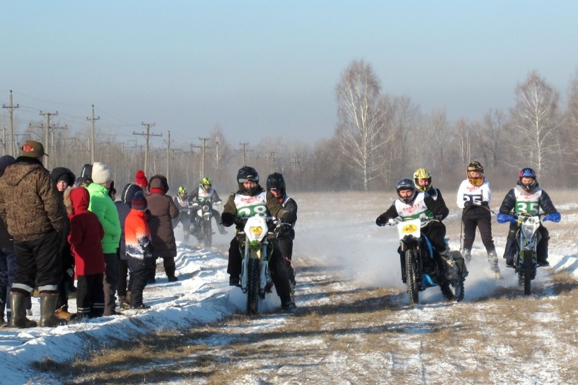 _гонки мотолыжных экипажей в селе Луговом_Виктор Пантыкин.jpg