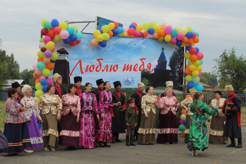 казачий ансамбль на празднике Жареный карась-2022_Анастасия Рослякова.jpg