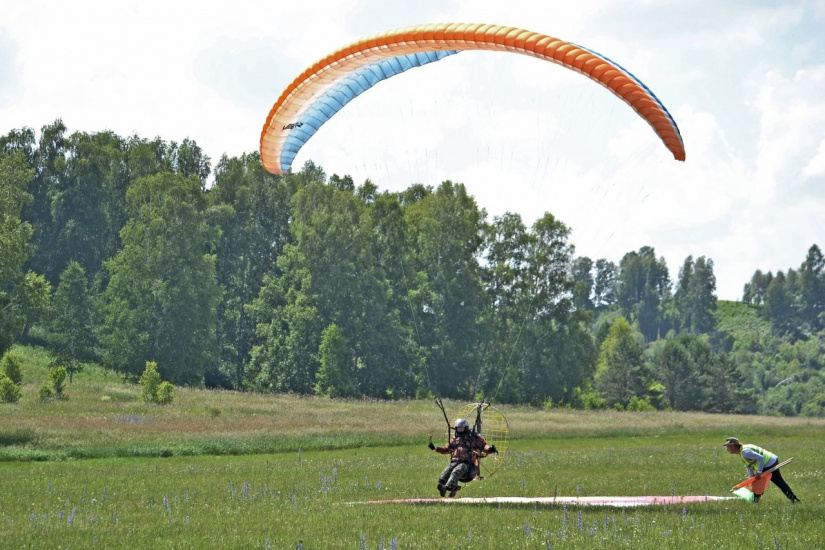 приземление мотопараплана в мишень_Кубок Дружбы_Владимир Синицин.jpg