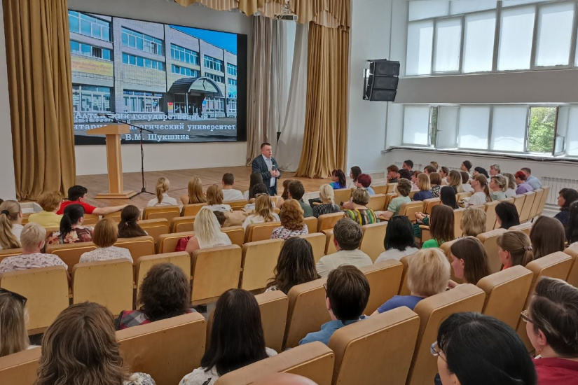 лекция в гуманитарно-педагогическом университет имени Шукшина_Бийск_2.bigpi.biysk.ru.jpg