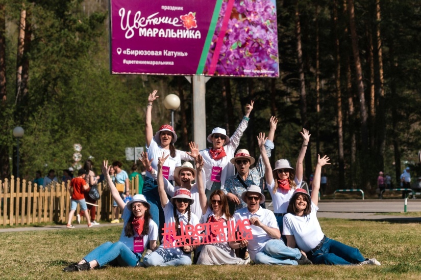 команда алтайского ТИЦ на празднике Цветение маральника-2022_Сергей Богомолов.jpg
