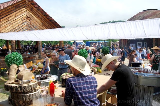 площадка фестиваля Ах! Фест_администрация Алтайского района.jpg