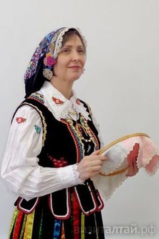 Наталья Вендеровская в польском костюме_Наталья Перепелица.jpg