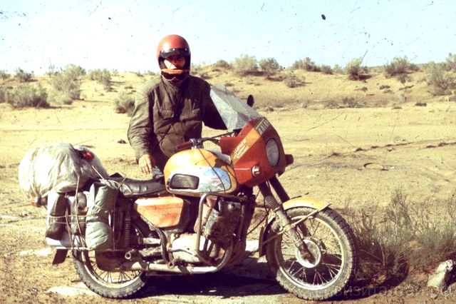 путешествие клуба автомототуристов Горизонт по пустыне Кызыл-Кум 1991 год.jpg