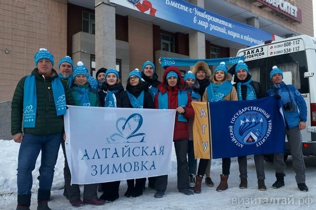 участники экспедиции АлтГУ на пик Шангина в начале маршрута 2019_Андрей Дудник.jpg