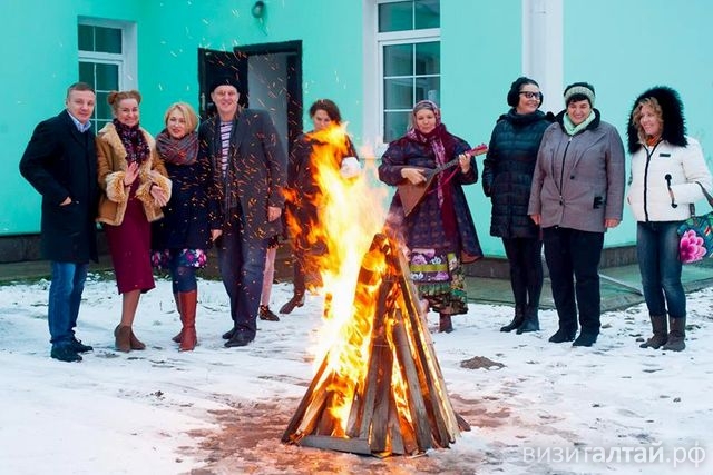 обрядовый костер в туристическом центре Горная аптека.jpg