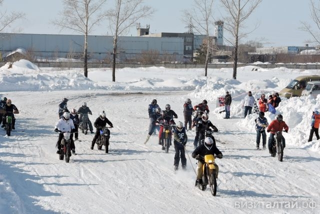 участники гонок мотолыжных экипажей Весенняя капель 2020_Виктор Пантыкин.jpg