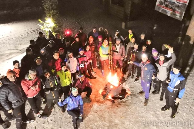 участники забега Yolochka Ski Night 2019_yolochka_barnaul.jpg