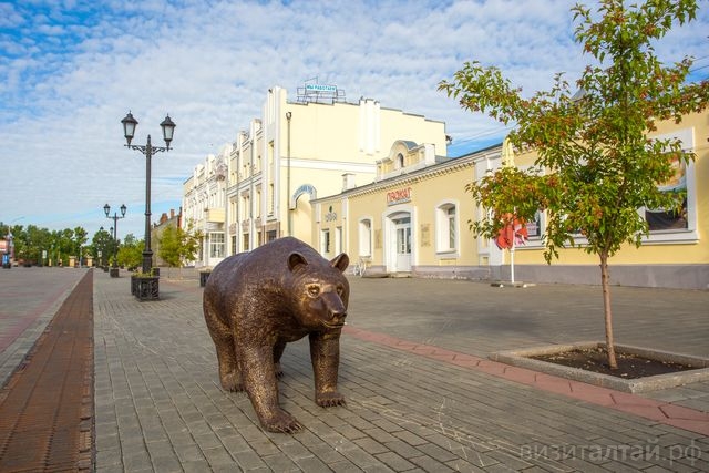 медведь на барнаульском Арбате_Валерий Степанюк.jpg