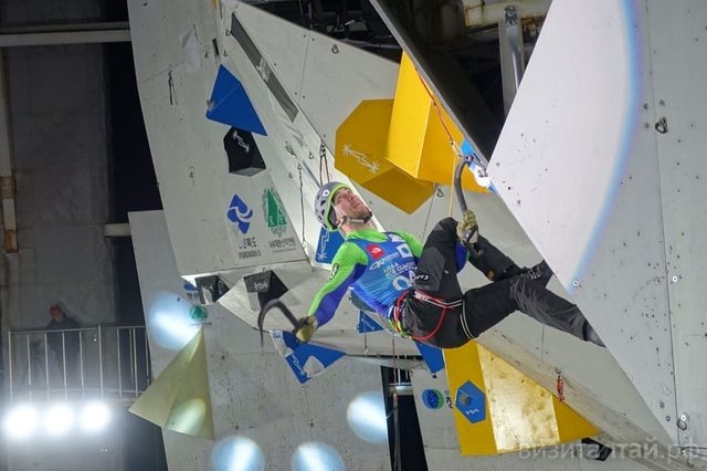 Дмитрий Гребенников на Кубке мира-2020 по ледолазанию в Корее_ @rebecca.lewis.climbing.jpg