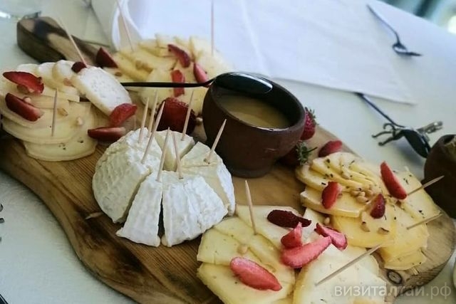 фермерский сыр дополняет кейтеринг из Алтайского Холмогорья_holmogorye.jpg