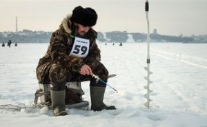 Соревнования по ловле рыбы устроят на «Алтайской зимовке»