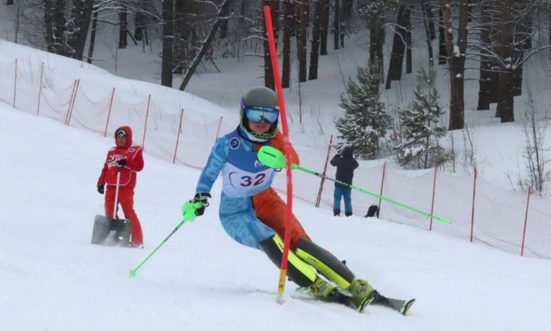 Слева катаются отдыхающие в Белокурихе, справа соревнуются спортсмены: «Благодать» вновь примет Кубок России по слалому