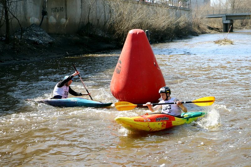 Первые в сезоне старты с рампы и спринт на открытой в воде увидим на кроссах рафтеров и каякеров в Барнауле