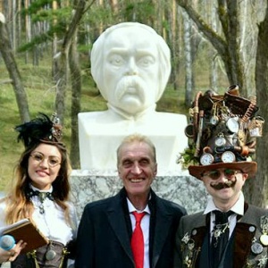 Памятник Степану Гуляеву, открывшего миру изобретателя Ползунова и целебные радоновые источники, установили в Белокурихе