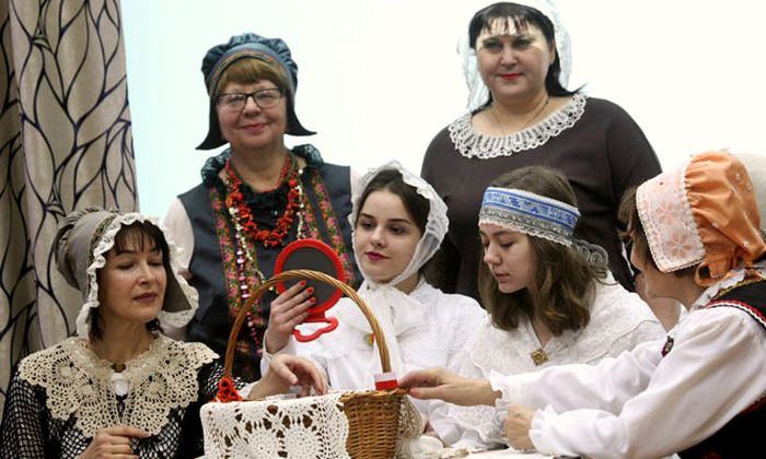 Одежду по традиционным канонам, с этномотивами и аксесссуарами покажут на дефиле в Доме народов Алтайского края