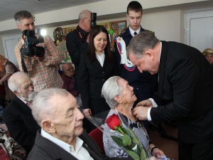 86 ветеранов Великой Отечественной получили юбилейные медали в Барнауле