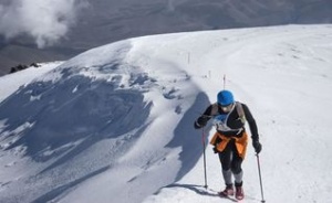 58-летний житель Алтайского края совершил забег на вершину Эльбруса