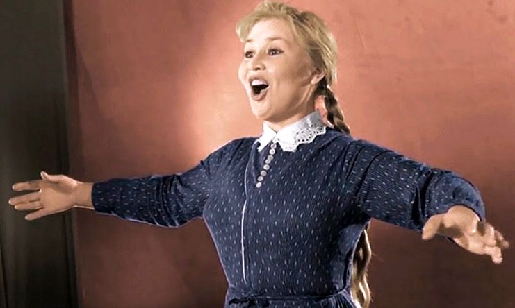 К юбилею актрисы Екатерины Савиновой издана ее литературная биография в серии «Алтай. Судьба. Эпоха»