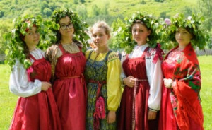 Фольклорный ансамбль из Солонешенского района, постоянный участник туристских мероприятий, получил звание заслуженного коллектива
