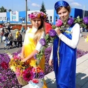 Народное жюри мамонтовского Фестиваля цветов выберет восемь мини-мисс. Участвовать в шоу будут девочки 4-8 лет