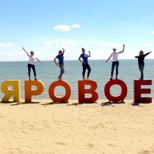 Яровое – в пятерке высокого спроса у российских туристов на «озерный» отдых. В июле там готовят новый рекорд