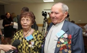 Семьи из 28 районов и городов Алтайского края получили медали «За любовь и верность» 