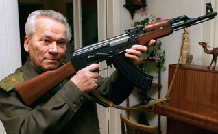 Михаил Калашников. Известному оружейнику сегодня исполнилось бы 95 лет