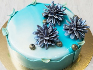 Посмотрите фотографии пирожных, тортов и пряников участников конкурса «Лучший десерт «Алтайской зимовки». Очень аппетитно!
