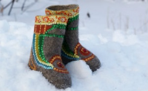 Дефиле в валенках, мастер-классы, танцы на снегу… В программе праздника «Алтайская зимовка» - фестиваль сибирского валенка